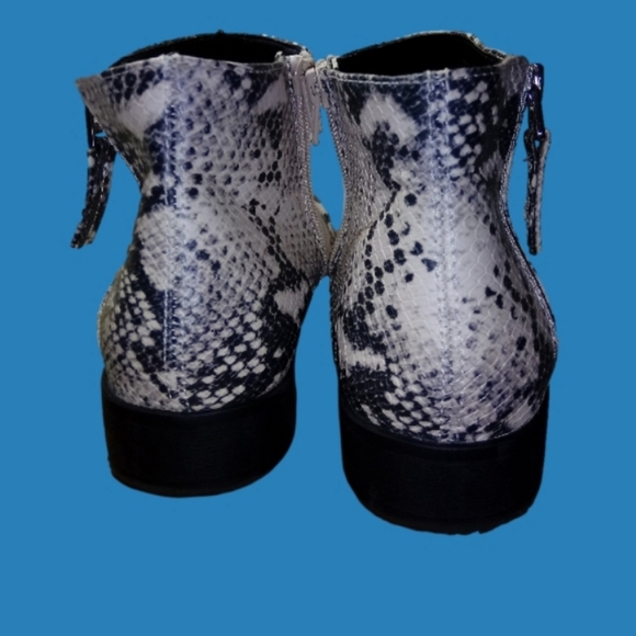 MEMORY foam time and true ankle booties. - Picture 5 of 5